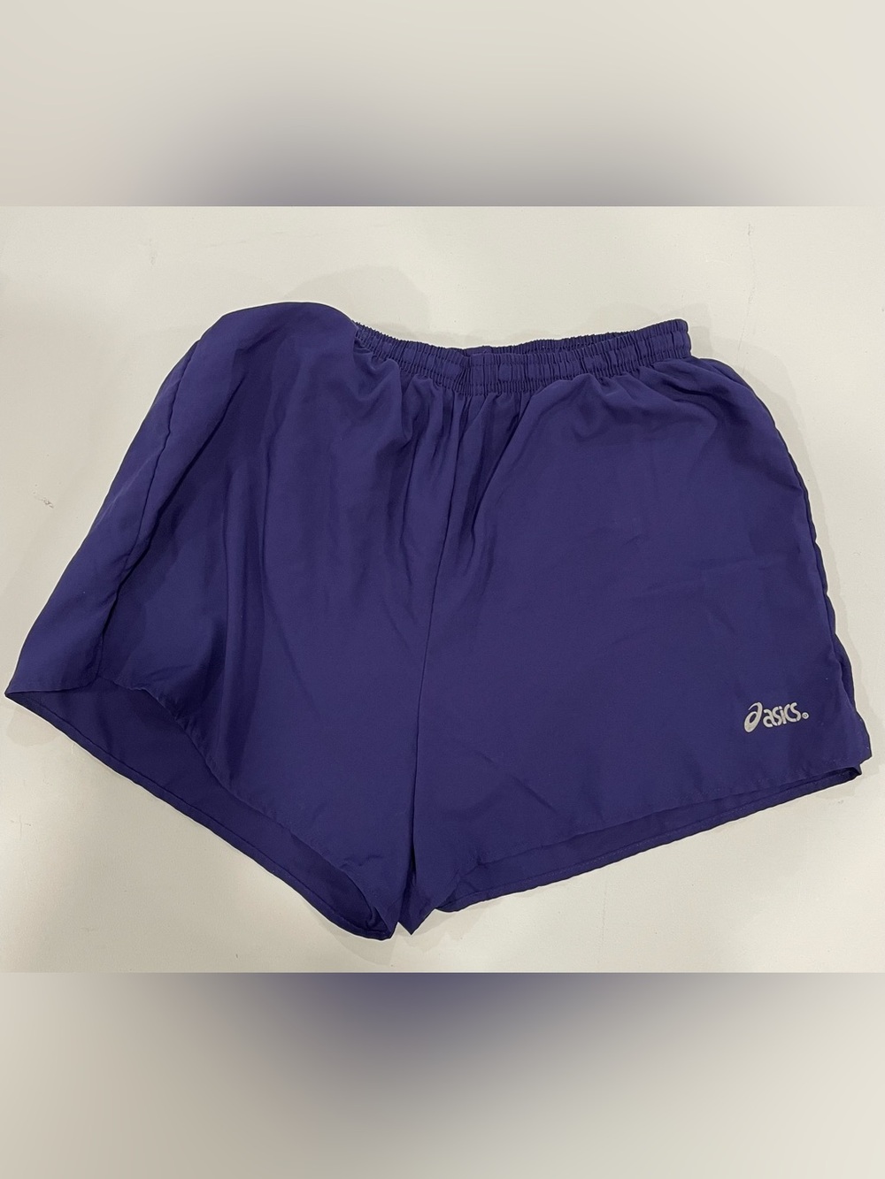 Vintage Y2K women’s Asics lined running shorts medium
